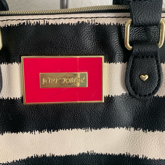 Betsey Johnson crossbody pinch satchel black & white stripe - Picture 5 of 10